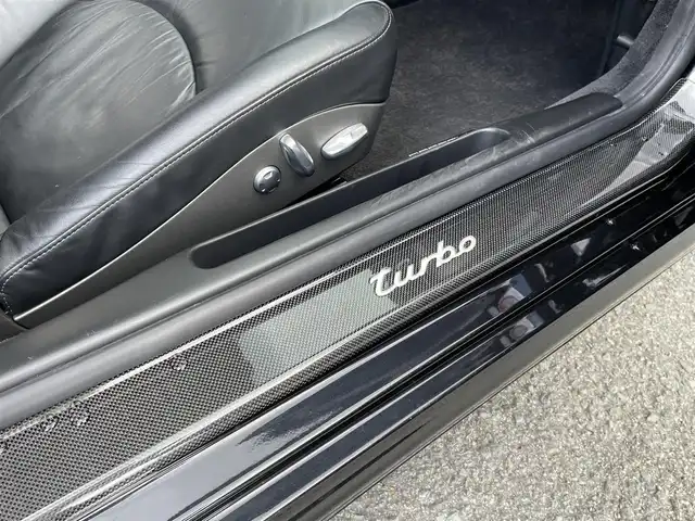 ポルシェ ９１１ ターボ 和歌山県 2007(平19)年 2.8万km 黒 ターボ/スポーツクロノパッケージ/カーボンインテリアトリム/Panasonicナビ/（フルセグTV/HDDMUSIC/CD/DVD/AM/FM/SD-Audio/VTR）/carrozzeria ウーファー/可動式リアウィング/純正20インチAW/スーパーキャットレーダー/記録簿（H19.H21.H22.H24.H25.H26.H28.H30.H31.R2.R4.R6)/純正フロアマット/シートヒーター　D/N/レザーシート/スペアキー×１/保証書/取扱説明書