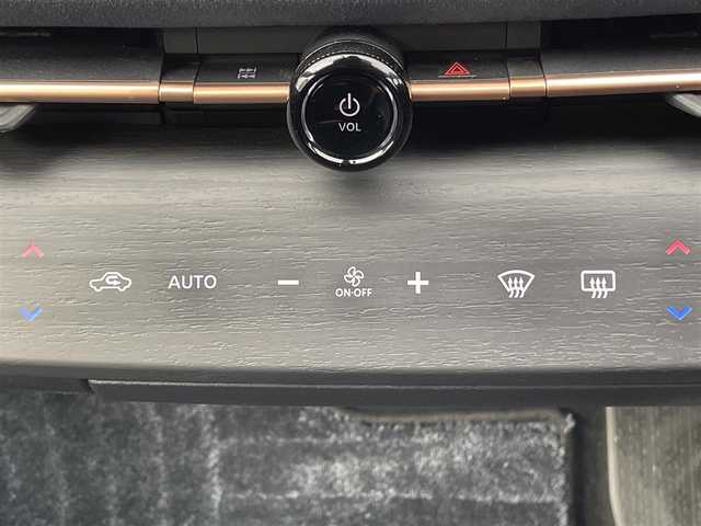 日産 アリア B6 兵庫県 2022(令4)年 3.6万km パール 純正ナビ/フルセグ/Bluetooth/アップルカープレイ/サンルーフ/BOSEサウンドシステム/レザーシート/パワーシート/ステアリングヒーター/シートヒーター/シートベンチレーション/シートメモリ/プロパイロット/エマージェンシーブレーキ/デジタルインナーミラー/ドライブレコーダー/ETC