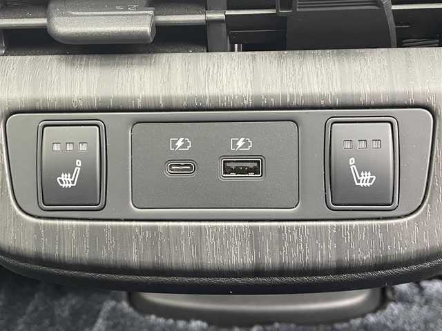 日産 アリア B6 兵庫県 2022(令4)年 3.6万km パール 純正ナビ/フルセグ/Bluetooth/アップルカープレイ/サンルーフ/BOSEサウンドシステム/レザーシート/パワーシート/ステアリングヒーター/シートヒーター/シートベンチレーション/シートメモリ/プロパイロット/エマージェンシーブレーキ/デジタルインナーミラー/ドライブレコーダー/ETC