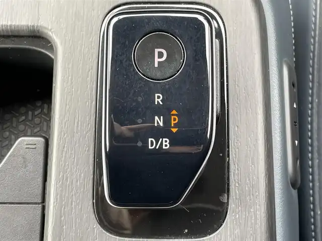 日産 アリア B6 兵庫県 2022(令4)年 3.6万km パール 純正ナビ/フルセグ/Bluetooth/アップルカープレイ/サンルーフ/BOSEサウンドシステム/レザーシート/パワーシート/ステアリングヒーター/シートヒーター/シートベンチレーション/シートメモリ/プロパイロット/エマージェンシーブレーキ/デジタルインナーミラー/ドライブレコーダー/ETC