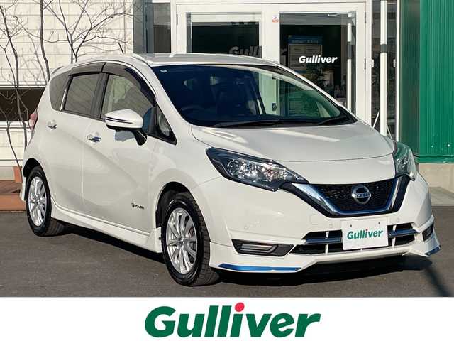 日産 ノート e－パワー メダリスト 青森県 2017(平29)年 9万km ホワイト 純正メモリナビ・フルセグTV/CD・DVD・Bluetooth・USB・SD・AUX/アラウンドビューモニター/合皮コンビシート/スマートルームミラー/前方ドライブレコーダー/エマージェンシーブレーキ/車線逸脱警報/フロント・バックソナー/踏み間違い衝突防止アシスト/ETC/純正フロアマット/インテリキー/プッシュスタート/LEDヘッドライト/オートライト/社外15インチアルミ/純正エアロ/保証書・取扱書
