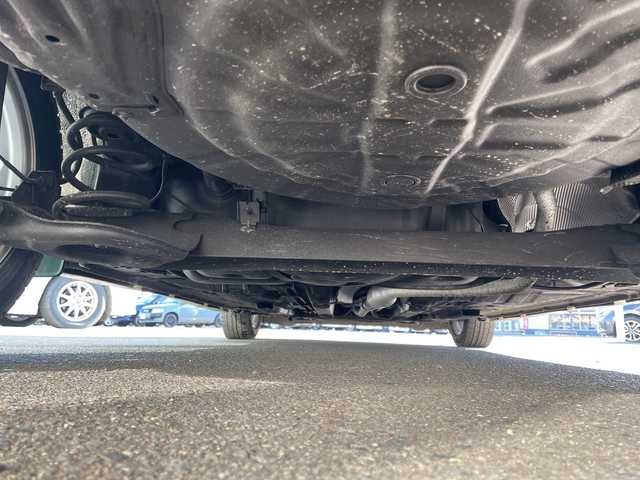 日産 ノート e－パワー メダリスト 青森県 2017(平29)年 9万km ホワイト 純正メモリナビ・フルセグTV/CD・DVD・Bluetooth・USB・SD・AUX/アラウンドビューモニター/合皮コンビシート/スマートルームミラー/前方ドライブレコーダー/エマージェンシーブレーキ/車線逸脱警報/フロント・バックソナー/踏み間違い衝突防止アシスト/ETC/純正フロアマット/インテリキー/プッシュスタート/LEDヘッドライト/オートライト/社外15インチアルミ/純正エアロ/保証書・取扱書