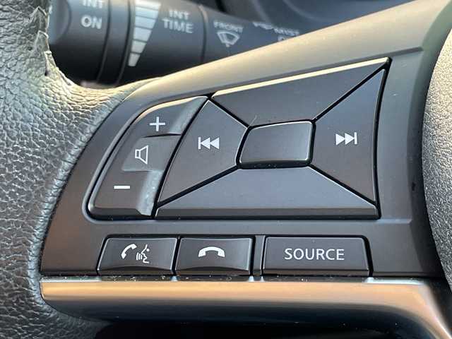 日産 ノート e－パワー メダリスト 青森県 2017(平29)年 9万km ホワイト 純正メモリナビ・フルセグTV/CD・DVD・Bluetooth・USB・SD・AUX/アラウンドビューモニター/合皮コンビシート/スマートルームミラー/前方ドライブレコーダー/エマージェンシーブレーキ/車線逸脱警報/フロント・バックソナー/踏み間違い衝突防止アシスト/ETC/純正フロアマット/インテリキー/プッシュスタート/LEDヘッドライト/オートライト/社外15インチアルミ/純正エアロ/保証書・取扱書