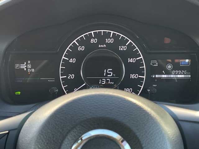 日産 ノート e－パワー メダリスト 青森県 2017(平29)年 9万km ホワイト 純正メモリナビ・フルセグTV/CD・DVD・Bluetooth・USB・SD・AUX/アラウンドビューモニター/合皮コンビシート/スマートルームミラー/前方ドライブレコーダー/エマージェンシーブレーキ/車線逸脱警報/フロント・バックソナー/踏み間違い衝突防止アシスト/ETC/純正フロアマット/インテリキー/プッシュスタート/LEDヘッドライト/オートライト/社外15インチアルミ/純正エアロ/保証書・取扱書