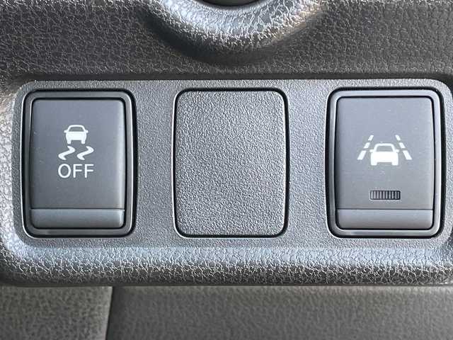 日産 ノート e－パワー メダリスト 青森県 2017(平29)年 9万km ホワイト 純正メモリナビ・フルセグTV/CD・DVD・Bluetooth・USB・SD・AUX/アラウンドビューモニター/合皮コンビシート/スマートルームミラー/前方ドライブレコーダー/エマージェンシーブレーキ/車線逸脱警報/フロント・バックソナー/踏み間違い衝突防止アシスト/ETC/純正フロアマット/インテリキー/プッシュスタート/LEDヘッドライト/オートライト/社外15インチアルミ/純正エアロ/保証書・取扱書