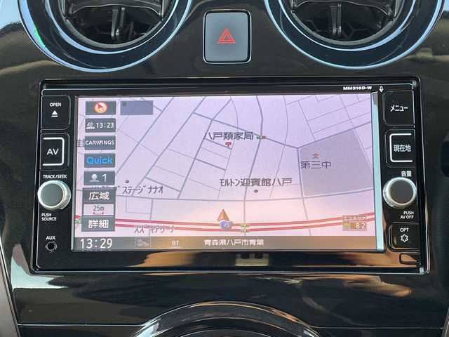 日産 ノート e－パワー メダリスト 青森県 2017(平29)年 9万km ホワイト 純正メモリナビ・フルセグTV/CD・DVD・Bluetooth・USB・SD・AUX/アラウンドビューモニター/合皮コンビシート/スマートルームミラー/前方ドライブレコーダー/エマージェンシーブレーキ/車線逸脱警報/フロント・バックソナー/踏み間違い衝突防止アシスト/ETC/純正フロアマット/インテリキー/プッシュスタート/LEDヘッドライト/オートライト/社外15インチアルミ/純正エアロ/保証書・取扱書