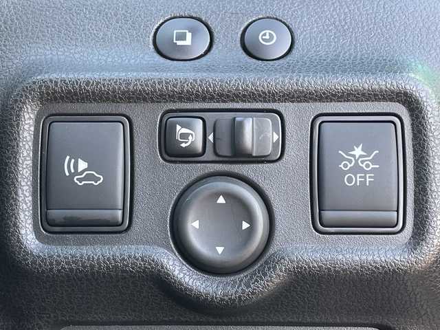 日産 ノート e－パワー メダリスト 青森県 2017(平29)年 9万km ホワイト 純正メモリナビ・フルセグTV/CD・DVD・Bluetooth・USB・SD・AUX/アラウンドビューモニター/合皮コンビシート/スマートルームミラー/前方ドライブレコーダー/エマージェンシーブレーキ/車線逸脱警報/フロント・バックソナー/踏み間違い衝突防止アシスト/ETC/純正フロアマット/インテリキー/プッシュスタート/LEDヘッドライト/オートライト/社外15インチアルミ/純正エアロ/保証書・取扱書