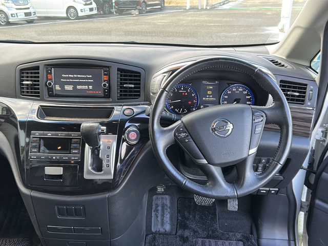 日産 エルグランド 250ハイウェイスター 新潟県 2014(平26)年 5.5万km ブリリアントホワイトパール 純正ナビ/(Bluetooth/AM/FM/CD/DVD)/フルセグTV/両側パワースライドドア/バックカメラ/4WD/HIDヘッドライト/ハーフレザーシート/オットマン/ドライブレコーダー(前後)/純正18インチアルミホイール/ETC/プッシュスタート/ステアリングスイッチ