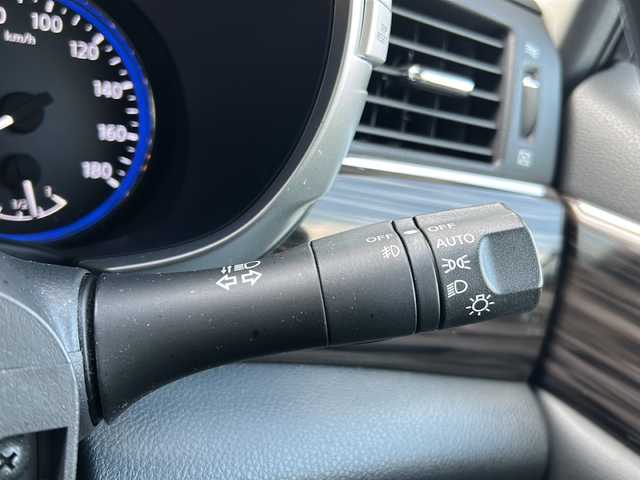 日産 エルグランド 250ハイウェイスター 新潟県 2014(平26)年 5.5万km ブリリアントホワイトパール 純正ナビ/(Bluetooth/AM/FM/CD/DVD)/フルセグTV/両側パワースライドドア/バックカメラ/4WD/HIDヘッドライト/ハーフレザーシート/オットマン/ドライブレコーダー(前後)/純正18インチアルミホイール/ETC/プッシュスタート/ステアリングスイッチ