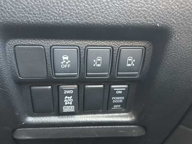 日産 エルグランド 250ハイウェイスター 新潟県 2014(平26)年 5.5万km ブリリアントホワイトパール 純正ナビ/(Bluetooth/AM/FM/CD/DVD)/フルセグTV/両側パワースライドドア/バックカメラ/4WD/HIDヘッドライト/ハーフレザーシート/オットマン/ドライブレコーダー(前後)/純正18インチアルミホイール/ETC/プッシュスタート/ステアリングスイッチ