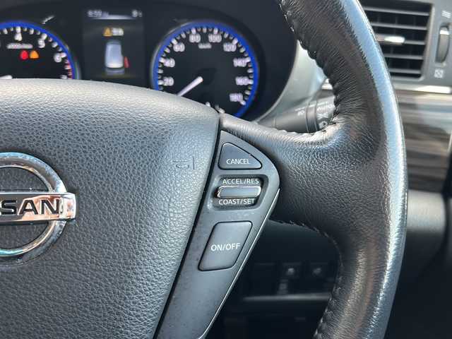 日産 エルグランド 250ハイウェイスター 新潟県 2014(平26)年 5.5万km ブリリアントホワイトパール 純正ナビ/(Bluetooth/AM/FM/CD/DVD)/フルセグTV/両側パワースライドドア/バックカメラ/4WD/HIDヘッドライト/ハーフレザーシート/オットマン/ドライブレコーダー(前後)/純正18インチアルミホイール/ETC/プッシュスタート/ステアリングスイッチ