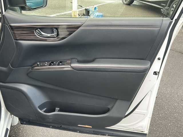 日産 エルグランド 250ハイウェイスター 新潟県 2014(平26)年 5.5万km ブリリアントホワイトパール 純正ナビ/(Bluetooth/AM/FM/CD/DVD)/フルセグTV/両側パワースライドドア/バックカメラ/4WD/HIDヘッドライト/ハーフレザーシート/オットマン/ドライブレコーダー(前後)/純正18インチアルミホイール/ETC/プッシュスタート/ステアリングスイッチ