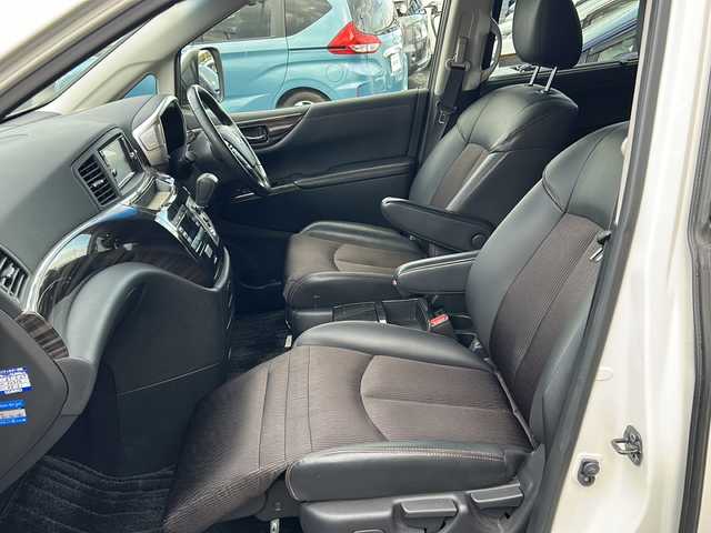 日産 エルグランド 250ハイウェイスター 新潟県 2014(平26)年 5.5万km ブリリアントホワイトパール 純正ナビ/(Bluetooth/AM/FM/CD/DVD)/フルセグTV/両側パワースライドドア/バックカメラ/4WD/HIDヘッドライト/ハーフレザーシート/オットマン/ドライブレコーダー(前後)/純正18インチアルミホイール/ETC/プッシュスタート/ステアリングスイッチ