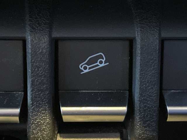 スズキ ジムニー XC 茨城県 2019(令1)年 9万km ジャングルグリーン ナビ　/-(SD/フルセグTV/BT/FM/AM/iPod/USB)/衝突軽減装置　/禁煙車　/バックカメラ　/ＥＴＣ２．０　/４ＷＤ　/ヒーテッドドアミラー　/前席シートヒーター/ドライブレコーダー　/純正１６インチアルミホイール　/５ＭＴ　/プッシュスタート/ヘッドライトウォッシャー