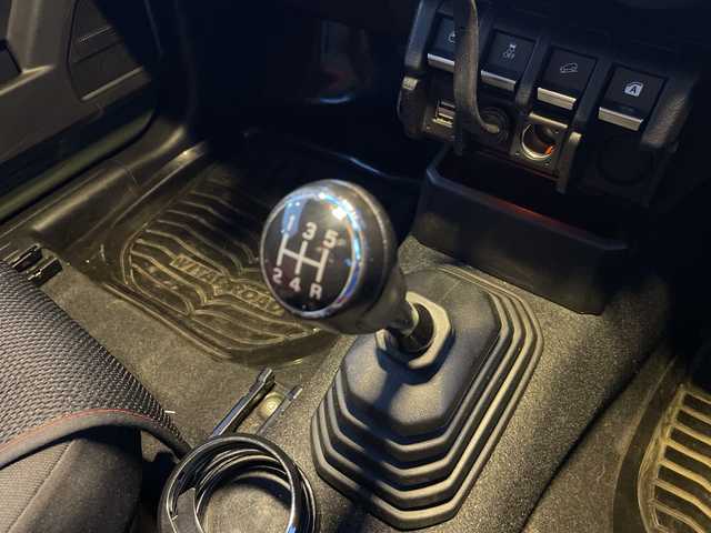 スズキ ジムニー XC 茨城県 2019(令1)年 9万km ジャングルグリーン ナビ　/-(SD/フルセグTV/BT/FM/AM/iPod/USB)/衝突軽減装置　/禁煙車　/バックカメラ　/ＥＴＣ２．０　/４ＷＤ　/ヒーテッドドアミラー　/前席シートヒーター/ドライブレコーダー　/純正１６インチアルミホイール　/５ＭＴ　/プッシュスタート/ヘッドライトウォッシャー