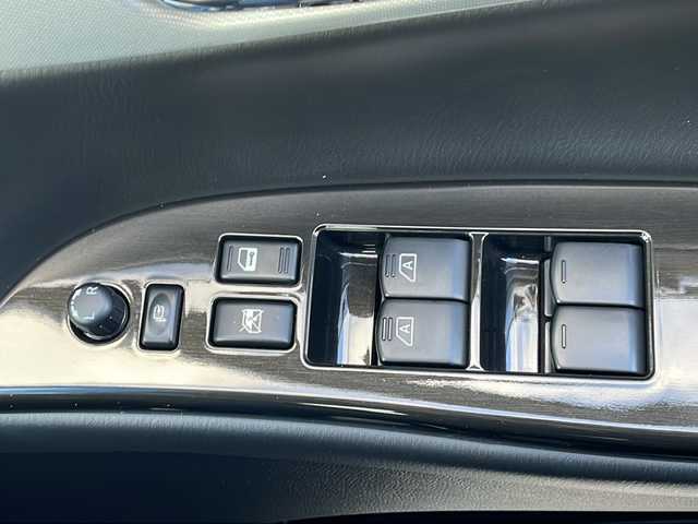 日産 スカイライン クロスオーバー 370GT 三重県 2011(平23)年 19.1万km ブリリアントシルバー メーカーナビ/フルセグTV/バックカメラ/ETC/ハーフレザーシート/パワーシート/ステアリングスイッチ/横滑り防止装置/プッシュスタート/スマートキー/電動格納ミラー/LEDオートライト/純正18インチAW