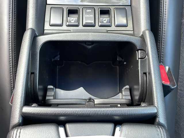 日産 スカイライン クロスオーバー 370GT 三重県 2011(平23)年 19.1万km ブリリアントシルバー メーカーナビ/フルセグTV/バックカメラ/ETC/ハーフレザーシート/パワーシート/ステアリングスイッチ/横滑り防止装置/プッシュスタート/スマートキー/電動格納ミラー/LEDオートライト/純正18インチAW