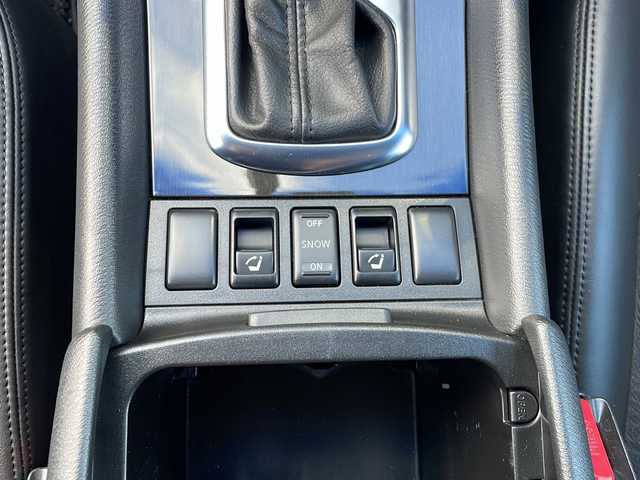 日産 スカイライン クロスオーバー 370GT 三重県 2011(平23)年 19.1万km ブリリアントシルバー メーカーナビ/フルセグTV/バックカメラ/ETC/ハーフレザーシート/パワーシート/ステアリングスイッチ/横滑り防止装置/プッシュスタート/スマートキー/電動格納ミラー/LEDオートライト/純正18インチAW