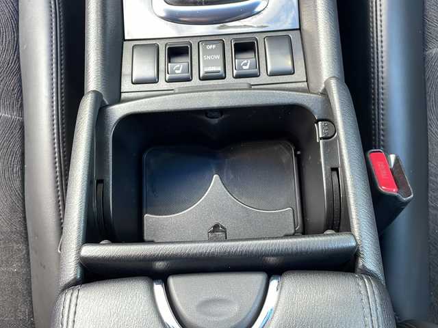 日産 スカイライン クロスオーバー 370GT 三重県 2011(平23)年 19.1万km ブリリアントシルバー メーカーナビ/フルセグTV/バックカメラ/ETC/ハーフレザーシート/パワーシート/ステアリングスイッチ/横滑り防止装置/プッシュスタート/スマートキー/電動格納ミラー/LEDオートライト/純正18インチAW