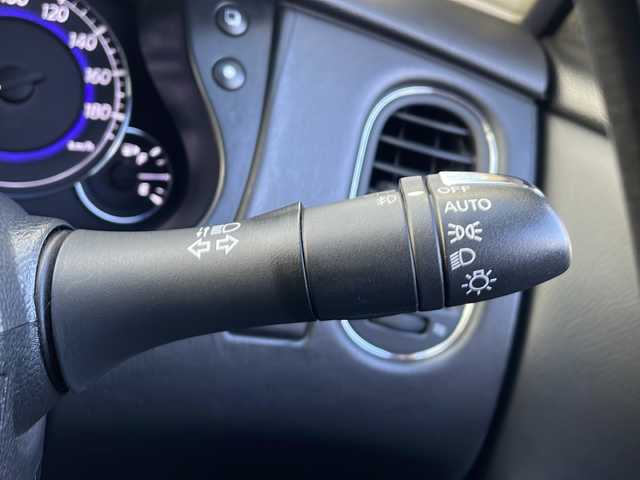 日産 スカイライン クロスオーバー 370GT 三重県 2011(平23)年 19.1万km ブリリアントシルバー メーカーナビ/フルセグTV/バックカメラ/ETC/ハーフレザーシート/パワーシート/ステアリングスイッチ/横滑り防止装置/プッシュスタート/スマートキー/電動格納ミラー/LEDオートライト/純正18インチAW