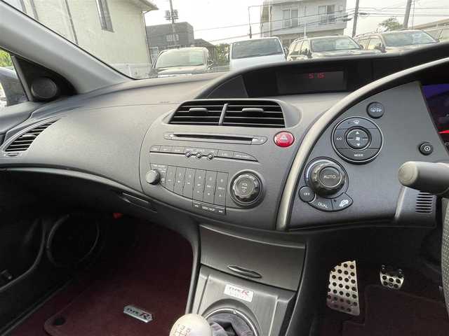 ホンダ シビック タイプR ユーロ 埼玉県 2011(平23)年 7.2万km クリスタルブラックパール 外部検査済み/登録時走行71555キロ/6MT/タイヤ：ミシュランパイロットスポーツ/（FR2024年製）/専用セミバケットシート/専用18インチアルミホイール/HIDヘッドライト/キーレス/VSA/スリップコントロール/純正フロアマット/リアコーナーセンサー/ETC