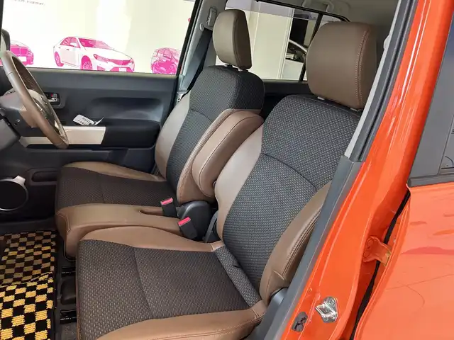 スズキ ハスラー ワンダラー 埼玉県 2018(平30)年 1.9万km パッションオレンジ/ウッディブラウン2トーンルーフ デュアルカメラブレーキサポート/純正ナビ/　　CD/DVD/BT/フルセグTV/バックカメラ/HIDオートライト/ハーフレザー/シートヒーター/ルーフレール/ミラーヒーター/アイドリングストップ/ステアリングスイッチ/前後ドライブレコーダー/プッシュスタート/ETC/禁煙車