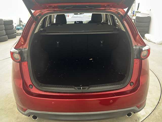 マツダ ＣＸ－５ XD プロアクティブ 兵庫県 2017(平29)年 5.7万km ソウルレッドプレミアムメタリック ・純正SDナビ&BT&USB&CD&DVD&TV/・バックカメラ/・サイドカメラ/・パワーバックドア/・衝突軽減ブレーキ/・レーンキープアシスト/・レーダークルーズコントロール/・ブラインドスポットモニター/・ヘッドアップディスプレイ/・前後コーナーセンサー/・LEDヘッドライト/・フォグランプ/・オートライト/・ETC/・前後ドライブレコーダー/・純正フロアマット/・スマートキー/・プッシュスタート/・スペアキー/・純正19インチアルミホイール/・W＋サイドエアバック/・カーテンエアバック/・アイドリングストップ/・横滑り防止装置