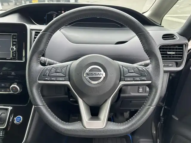 日産 セレナ e－パワー ハイウェイスター V 和歌山県 2020(令2)年 4.1万km ダークメタルグレー 純正ナビ/アラウンドビューモニター/セーフティ・シールドスイッチ/両側パワースライドドア/ハンズフリーオートスライド/エマージェンシーブレーキ/クルーズコントロール/ドライブモード/ビルトインETC/純正フロアマット/純正アルミホイール/LEDヘッドライト/オートライト