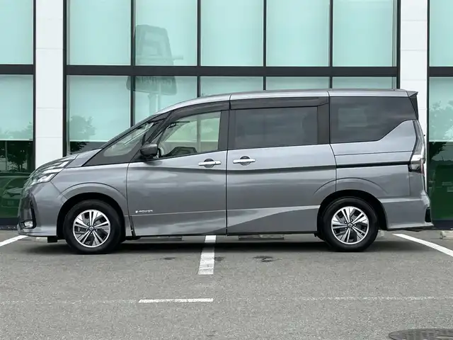 日産 セレナ e－パワー ハイウェイスター V 和歌山県 2020(令2)年 4.1万km ダークメタルグレー 純正ナビ/アラウンドビューモニター/セーフティ・シールドスイッチ/両側パワースライドドア/ハンズフリーオートスライド/エマージェンシーブレーキ/クルーズコントロール/ドライブモード/ビルトインETC/純正フロアマット/純正アルミホイール/LEDヘッドライト/オートライト