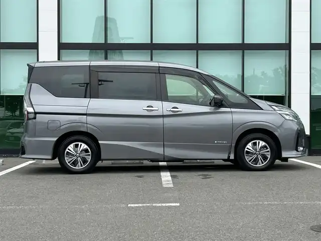 日産 セレナ e－パワー ハイウェイスター V 和歌山県 2020(令2)年 4.1万km ダークメタルグレー 純正ナビ/アラウンドビューモニター/セーフティ・シールドスイッチ/両側パワースライドドア/ハンズフリーオートスライド/エマージェンシーブレーキ/クルーズコントロール/ドライブモード/ビルトインETC/純正フロアマット/純正アルミホイール/LEDヘッドライト/オートライト