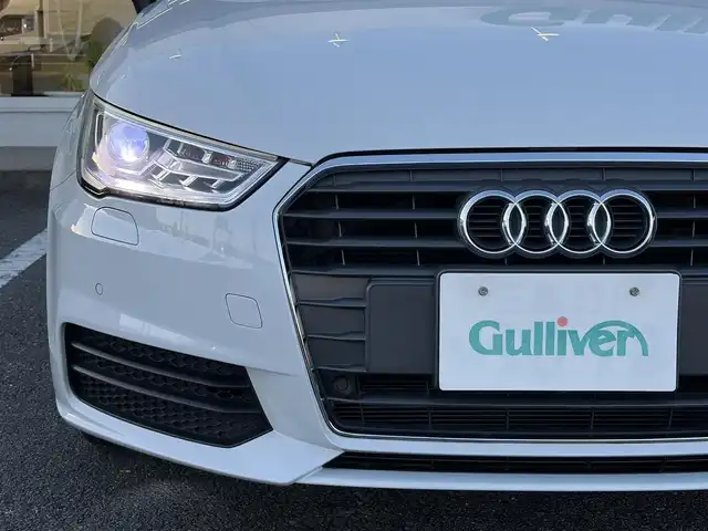 アウディ Ａ１ SB 1．0TFSI 三重県 2018(平30)年 7万km グレイシアホワイトメタリック 純正メーカーナビ　/　・DVD/CD再生・DTV /　・Bluetooth/♪バックガイドカメラ/♪スマートキー×2/♪プッシュスタート/♪コーナーセンサー/♪D/N席シートヒーター/♪HIDヘッドライト/♪リアフォグライト /♪オートライト/♪ドライブレコーダー/♪革巻きステアリング/♪ステアリングスイッチ/♪アイドリングストップ/♪オートリトラクタブルミラー/♪ウィンカーミラー/♪ビルトインETC/♪フロアマット/♪横滑り防止機能/♪サイド/カーテンエアバック