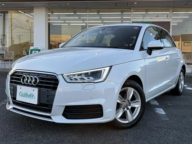 アウディ Ａ１ SB 1．0TFSI 三重県 2018(平30)年 7万km グレイシアホワイトメタリック 純正メーカーナビ　/　・DVD/CD再生・DTV /　・Bluetooth/♪バックガイドカメラ/♪スマートキー×2/♪プッシュスタート/♪コーナーセンサー/♪D/N席シートヒーター/♪HIDヘッドライト/♪リアフォグライト /♪オートライト/♪ドライブレコーダー/♪革巻きステアリング/♪ステアリングスイッチ/♪アイドリングストップ/♪オートリトラクタブルミラー/♪ウィンカーミラー/♪ビルトインETC/♪フロアマット/♪横滑り防止機能/♪サイド/カーテンエアバック