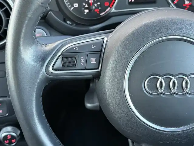 アウディ Ａ１ SB 1．0TFSI 三重県 2018(平30)年 7万km グレイシアホワイトメタリック 純正メーカーナビ　/　・DVD/CD再生・DTV /　・Bluetooth/♪バックガイドカメラ/♪スマートキー×2/♪プッシュスタート/♪コーナーセンサー/♪D/N席シートヒーター/♪HIDヘッドライト/♪リアフォグライト /♪オートライト/♪ドライブレコーダー/♪革巻きステアリング/♪ステアリングスイッチ/♪アイドリングストップ/♪オートリトラクタブルミラー/♪ウィンカーミラー/♪ビルトインETC/♪フロアマット/♪横滑り防止機能/♪サイド/カーテンエアバック