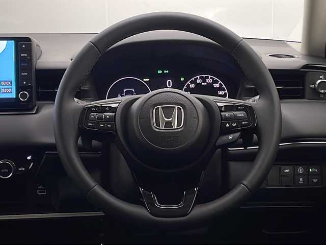 ホンダ ヴェゼル ハイブリッド e:HEV Z 宮崎県 2022(令4)年 2.1万km プラチナホワイトパール ワンオーナー/Honda SENSING/ブラインドスポットインフォメーション/コーナーセンサー/純正9インチSDナビ/フルセグTV/CD/DVD/Music Rack/Bluetooth/バックカメラ/コンビシート/レザー調シートカバー/シートヒーター/ハンズフリーアクセスパワーテールゲート(予約クローズ機能付)/LEDヘッドライト/純正18インチAW/ビルトインETC/保証書