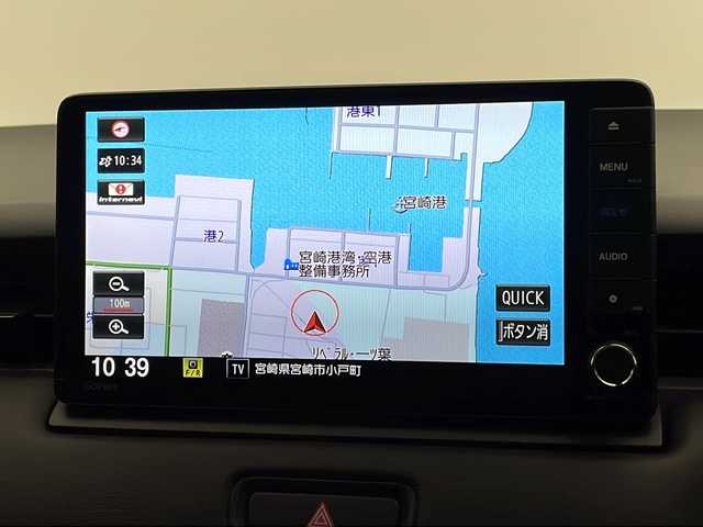 ホンダ ヴェゼル ハイブリッド e:HEV Z 宮崎県 2022(令4)年 2.1万km プラチナホワイトパール ワンオーナー/Honda SENSING/ブラインドスポットインフォメーション/コーナーセンサー/純正9インチSDナビ/フルセグTV/CD/DVD/Music Rack/Bluetooth/バックカメラ/コンビシート/レザー調シートカバー/シートヒーター/ハンズフリーアクセスパワーテールゲート(予約クローズ機能付)/LEDヘッドライト/純正18インチAW/ビルトインETC/保証書