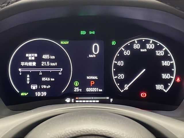 ホンダ ヴェゼル ハイブリッド e:HEV Z 宮崎県 2022(令4)年 2.1万km プラチナホワイトパール ワンオーナー/Honda SENSING/ブラインドスポットインフォメーション/コーナーセンサー/純正9インチSDナビ/フルセグTV/CD/DVD/Music Rack/Bluetooth/バックカメラ/コンビシート/レザー調シートカバー/シートヒーター/ハンズフリーアクセスパワーテールゲート(予約クローズ機能付)/LEDヘッドライト/純正18インチAW/ビルトインETC/保証書