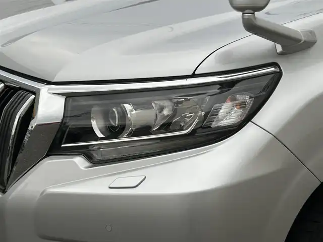 トヨタ ランドクルーザー プラド TX Lパッケージ 山形県 2018(平30)年 14.3万km シルバーM ４WD/純正ナビ/（FM/AM/DVD/フルセグ）/Bluetooth/クルーズコントロール/バックカメラ/横滑り防止装置/ドライブレコーダー/ヒートヒーター/エアシート/逸脱防止装置/オートライト/フォグランプ/純正マット/冬タイヤ積載/ダブルエアバック/保証証/取扱説明書