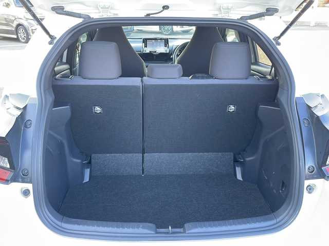 トヨタ ヤリス G 新潟県 2021(令3)年 7.4万km ホワイトパールクリスタルシャイン 純正ナビ（BT）/バックカメラ/ビルトインETC/前後コーナーセンサー/クルーズコントロール/LEDライト/オートライト/ディスプレイオーディオ/スペアキー/純正フロアマット/ドアバイザー/電動格納ミラー