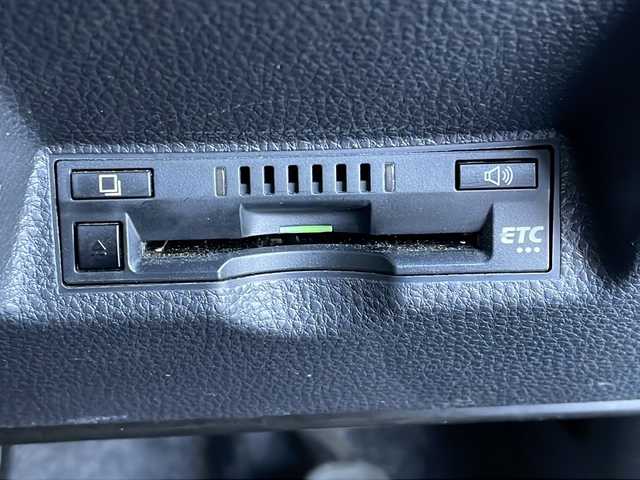 トヨタ ヤリス G 新潟県 2021(令3)年 7.4万km ホワイトパールクリスタルシャイン 純正ナビ（BT）/バックカメラ/ビルトインETC/前後コーナーセンサー/クルーズコントロール/LEDライト/オートライト/ディスプレイオーディオ/スペアキー/純正フロアマット/ドアバイザー/電動格納ミラー