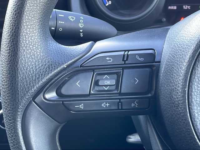 トヨタ ヤリス G 新潟県 2021(令3)年 7.4万km ホワイトパールクリスタルシャイン 純正ナビ（BT）/バックカメラ/ビルトインETC/前後コーナーセンサー/クルーズコントロール/LEDライト/オートライト/ディスプレイオーディオ/スペアキー/純正フロアマット/ドアバイザー/電動格納ミラー