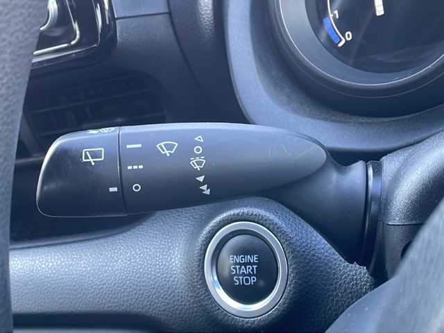 トヨタ ヤリス G 新潟県 2021(令3)年 7.4万km ホワイトパールクリスタルシャイン 純正ナビ（BT）/バックカメラ/ビルトインETC/前後コーナーセンサー/クルーズコントロール/LEDライト/オートライト/ディスプレイオーディオ/スペアキー/純正フロアマット/ドアバイザー/電動格納ミラー