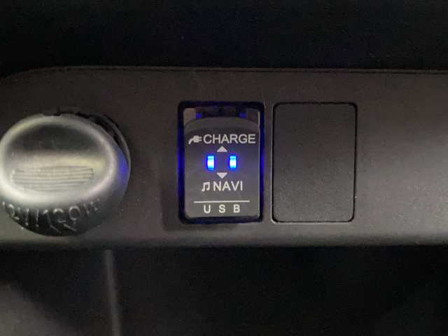 ダイハツ ムーヴ キャンバス G ブラックインテリア リミテッド SAⅢ 岐阜県 2018(平30)年 8.6万km パールホワイトⅢ/ナチュラルベージュマイカメタリック 2トーン 登録時走行距離86072km/全方位カメラ/純正ＳＤナビ(Bluetooth接続/CDチェンジャー)/バックモニター/両側パワースライドドア/ワンセグＴＶ/ＬＥＤヘッドライト/オートマチックハイビーム/オートライト/ドライブレコーダー/衝突被害軽減システム/プッシュスタート/スマートキー/スペアキー/横滑り防止装置/ETC/禁煙車/盗難防止装置/ABS