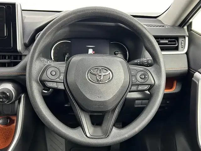 トヨタ ＲＡＶ４ アドベンチャー 道央・札幌 2019(令1)年 3.8万km アッシュグレーメタリック/アーバンカーキ ・４WD/・純正SDナビ/・CD/DVD/SD/BT/フルセグ/・バックカメラ/・ビルトインETC2.0/・ドライブレコーダー/・防眩ミラー/・トヨタセーフティセンス/・プリクラッシュセーフティ/・レーンキープアシスト/・レーダークルーズコントロール/・クリアランスソナー/・横滑り防止装置/・オートライト/・オートマチックハイビーム/・レザーシート/・D席パワーシート/・ドアバイザー/・純正19インチAW/・純正フロアマット/・プッシュスタート/・スマートキー/・保証書