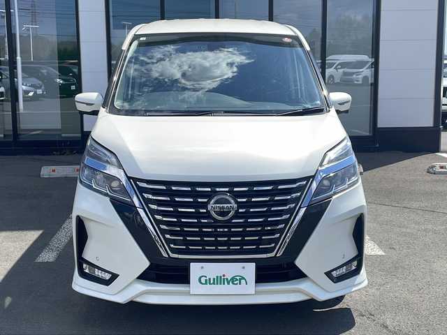 日産 セレナ ハイウェイスター V 道東・釧路十勝 2022(令4)年 6万km ブリリアントホワイトパール ・4WD/・純正SDナビ/（CD・フルセグ・BT・SD・USB・AM・FM・iPod・AUX）/・全方位カメラ/バックカメラ/・プロパイロット/・エマージェンシーブレーキ/・両側パワースライドドア/・前方ドライブレコーダー/・スマートキー/・プッシュスタート/・横滑り防止装置/・アイドリングストップ/・ステアリングスイッチ/・革巻きステアリング/・オートブレーキホールド/・LEDヘッドライト/・フォグライト/・社外フロアマット/・純正15インチアルミホイール