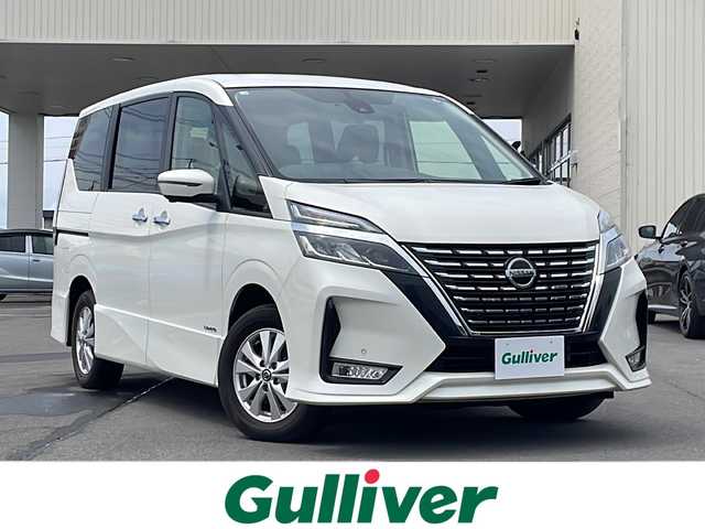 日産 セレナ ハイウェイスター V 道北・旭川 2022(令4)年 6万km ブリリアントホワイトパール ・4WD/・純正SDナビ/（CD・フルセグ・BT・SD・USB・AM・FM・iPod・AUX）/・全方位カメラ/バックカメラ/・プロパイロット/・エマージェンシーブレーキ/・両側パワースライドドア/・前方ドライブレコーダー/・スマートキー/・プッシュスタート/・横滑り防止装置/・アイドリングストップ/・ステアリングスイッチ/・革巻きステアリング/・オートブレーキホールド/・LEDヘッドライト/・フォグライト/・社外フロアマット/・純正15インチアルミホイール