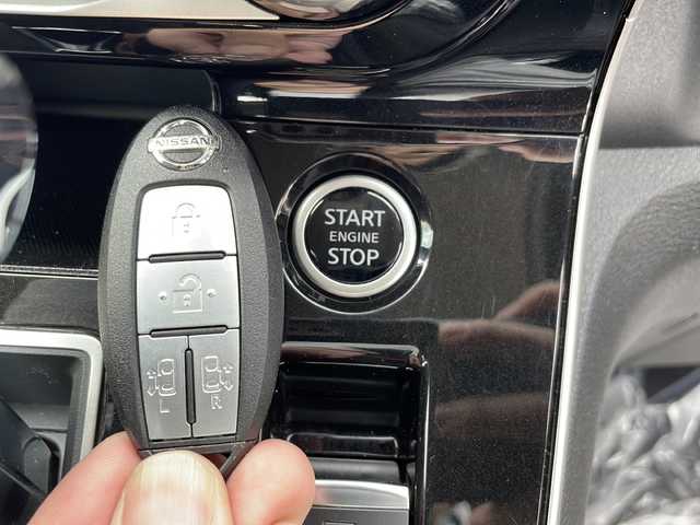 日産 セレナ ハイウェイスター V 道北・旭川 2022(令4)年 6万km ブリリアントホワイトパール ・4WD/・純正SDナビ/（CD・フルセグ・BT・SD・USB・AM・FM・iPod・AUX）/・全方位カメラ/バックカメラ/・プロパイロット/・エマージェンシーブレーキ/・両側パワースライドドア/・前方ドライブレコーダー/・スマートキー/・プッシュスタート/・横滑り防止装置/・アイドリングストップ/・ステアリングスイッチ/・革巻きステアリング/・オートブレーキホールド/・LEDヘッドライト/・フォグライト/・社外フロアマット/・純正15インチアルミホイール