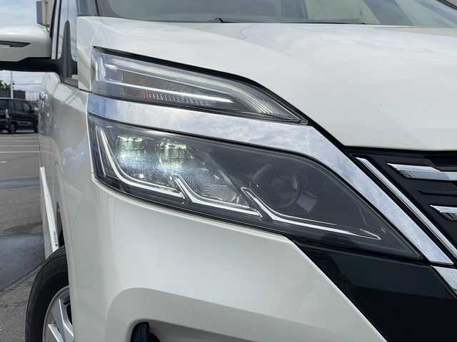 日産 セレナ ハイウェイスター V 道北・旭川 2022(令4)年 6万km ブリリアントホワイトパール ・4WD/・純正SDナビ/（CD・フルセグ・BT・SD・USB・AM・FM・iPod・AUX）/・全方位カメラ/バックカメラ/・プロパイロット/・エマージェンシーブレーキ/・両側パワースライドドア/・前方ドライブレコーダー/・スマートキー/・プッシュスタート/・横滑り防止装置/・アイドリングストップ/・ステアリングスイッチ/・革巻きステアリング/・オートブレーキホールド/・LEDヘッドライト/・フォグライト/・社外フロアマット/・純正15インチアルミホイール