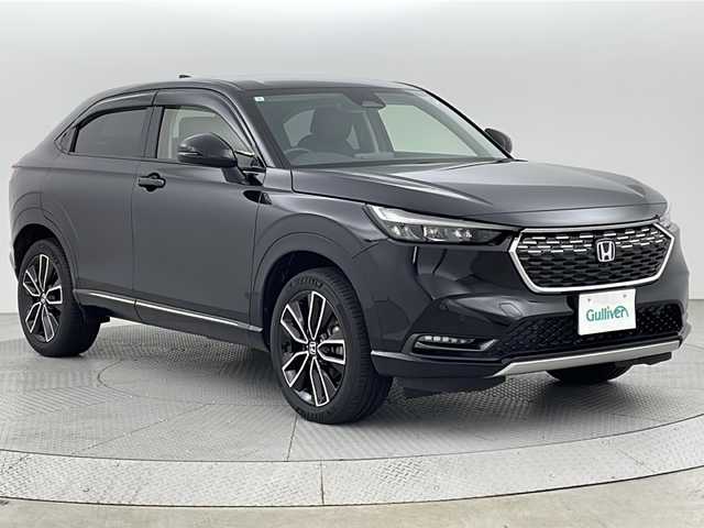 ホンダ ヴェゼル ハイブリッド e:HEV Z 新潟県 2023(令5)年 1万km クリスタルブラックパール ホンダセンシング/ワンオーナー/9インチホンダコネクトディスプレイ/　　フルセグ/BT/AM/FM/USB/バックモニター(後退出庫サポート付)/ハンズフリーアクセスパワーテールゲート/アダプティブクルーズコントロール/LEDシーケンシャルオートライト/ハーフレザーシート/前席シートヒーター/純正18インチアルミホイール付/社外アルミホイール付スタッドレスタイヤ車載(8ミリ)/ダウンヒルアシストコントロール/パドルシフト/ブラインドスポットモニター/ミラーヒーター/ステアリングスイッチ/ステアリングヒーター/電動パーキングブレーキ/オートブレーキホールド/置くだけ充電/USBポート/純正フロアマット/ドアバイザー/スペアキー/スマートキー/ETC2.0