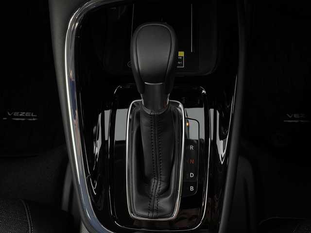 ホンダ ヴェゼル ハイブリッド e:HEV Z 新潟県 2023(令5)年 1万km クリスタルブラックパール ホンダセンシング/ワンオーナー/9インチホンダコネクトディスプレイ/　　フルセグ/BT/AM/FM/USB/バックモニター(後退出庫サポート付)/ハンズフリーアクセスパワーテールゲート/アダプティブクルーズコントロール/LEDシーケンシャルオートライト/ハーフレザーシート/前席シートヒーター/純正18インチアルミホイール付/社外アルミホイール付スタッドレスタイヤ車載(8ミリ)/ダウンヒルアシストコントロール/パドルシフト/ブラインドスポットモニター/ミラーヒーター/ステアリングスイッチ/ステアリングヒーター/電動パーキングブレーキ/オートブレーキホールド/置くだけ充電/USBポート/純正フロアマット/ドアバイザー/スペアキー/スマートキー/ETC2.0