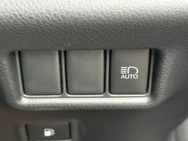 トヨタ Ｃ－ＨＲ S－T 道南・函館 2017(平29)年 3.6万km ブラックマイカ ・ワンオーナー/・Toyota safety sense/／プリクラッシュセーフティ/／レーンディパラーチャーアラート/／オートマチックハイビーム/／レーダークルーズコントロール/・ドライブスタートコントロール/・ドライブモードセレクト/・寒冷地仕様/・ワイパーデアイサー/・デュアルエアコン/・マニュアルレベリング機能付きLEDヘッドランプ/・ビルトインETC/・純正9インチSDナビ（CD.DVD.BT）/・フルセグTV/・バックカメラ